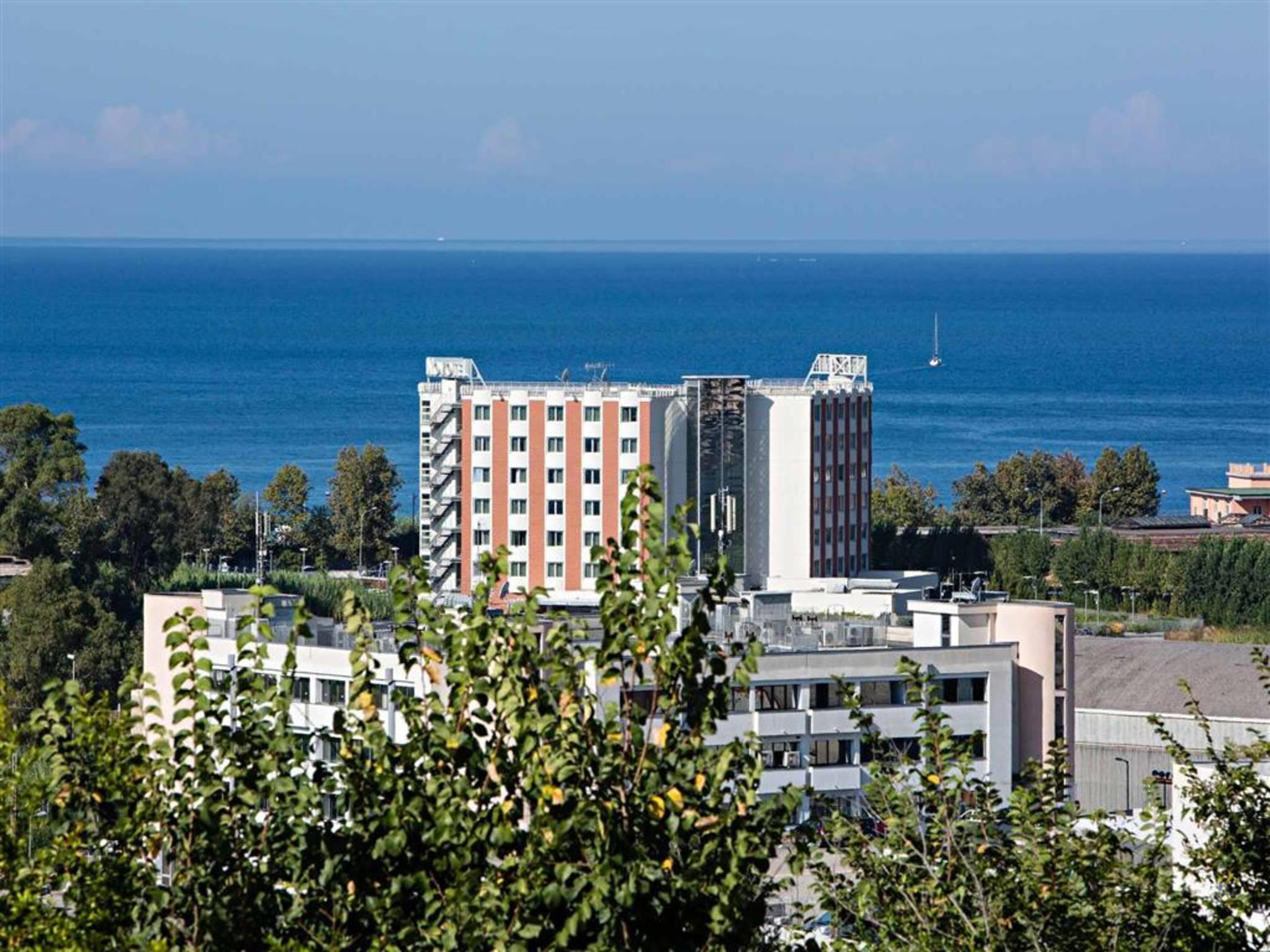 Novotel Salerno Est Arechi Esterno foto