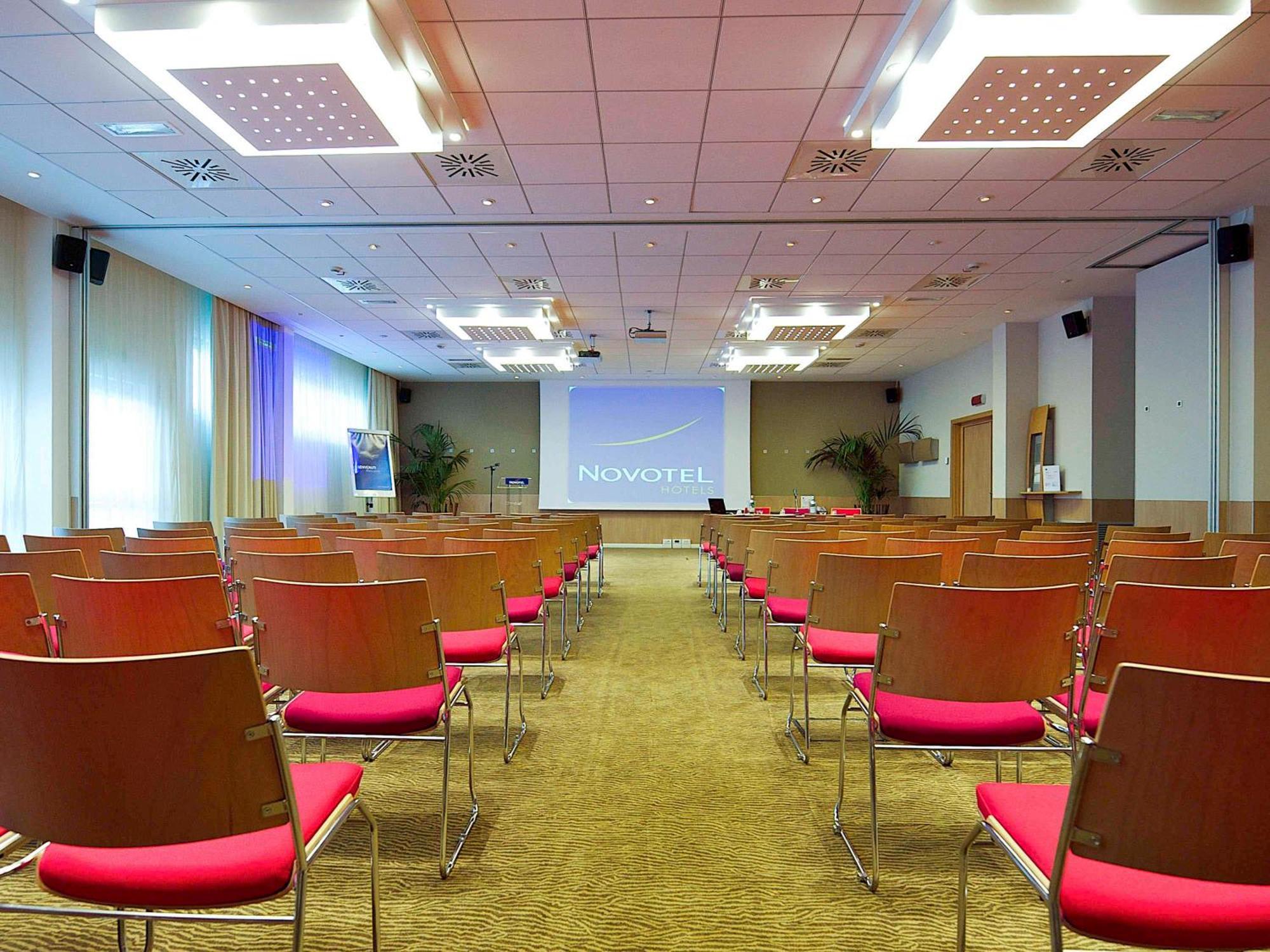 Novotel Salerno Est Arechi Esterno foto